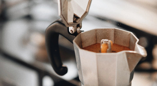 Cómo preparar café en moka italiana y no fallar en el intento